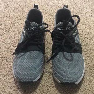 Gray Náutica kids shoes size 3